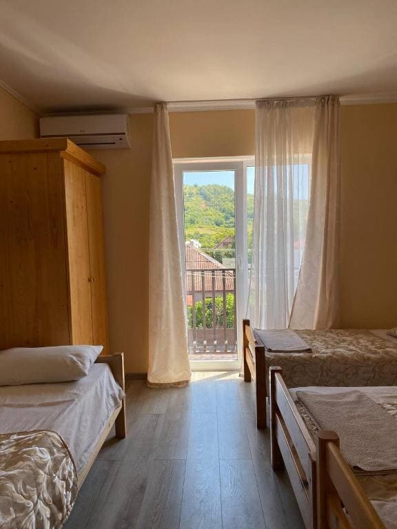 Standard Quadruple Room room - Image 3