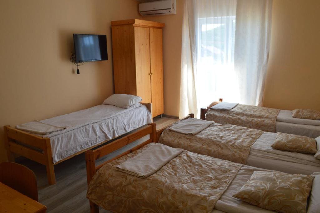 Standard Quadruple Room room - Image 2