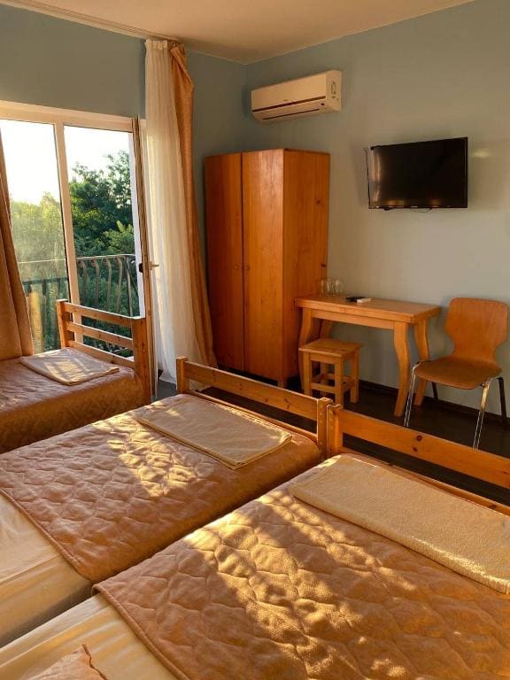 Triple Room with Bathroom room - Image 3