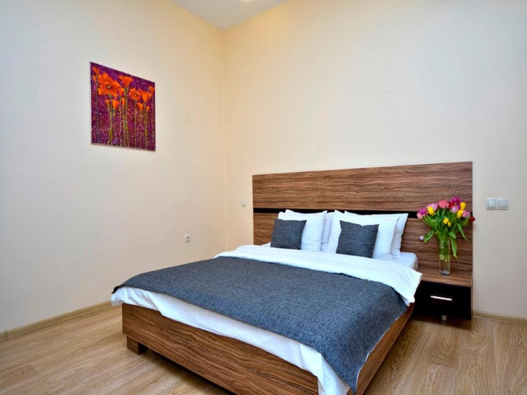 One-Bedroom Apartment room - Image 1