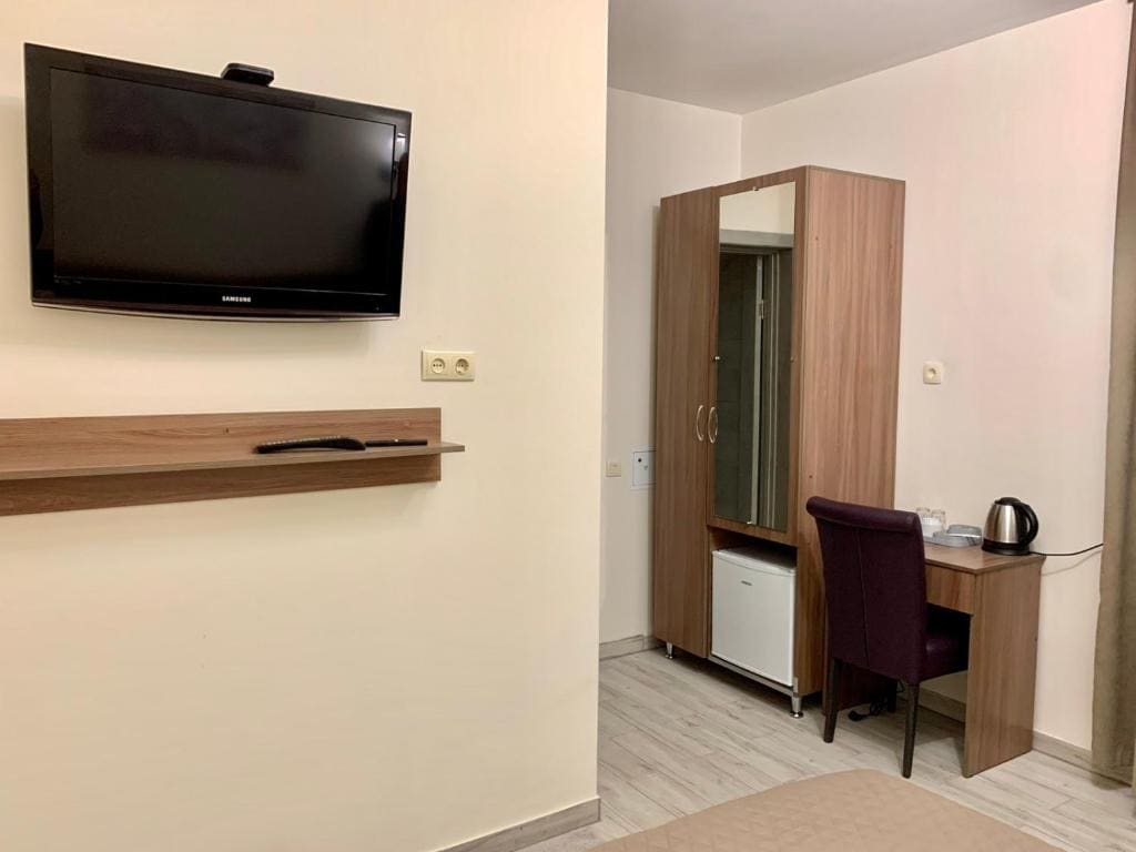 Double Room with Extra Bed room - Image 2