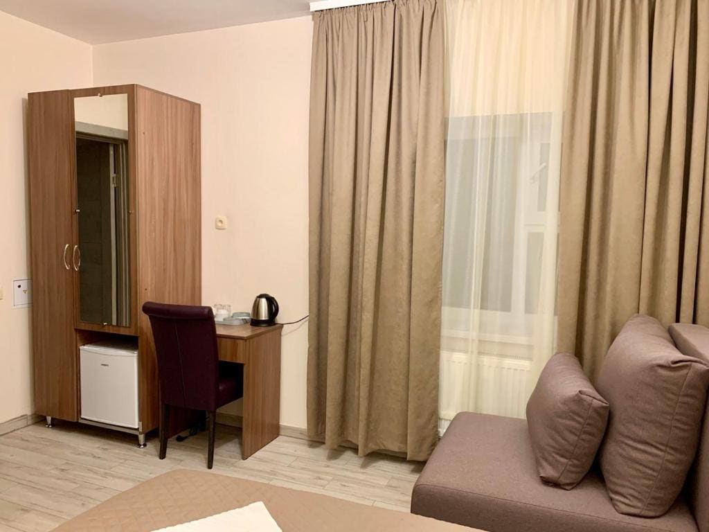 Double Room with Extra Bed room - Image 3