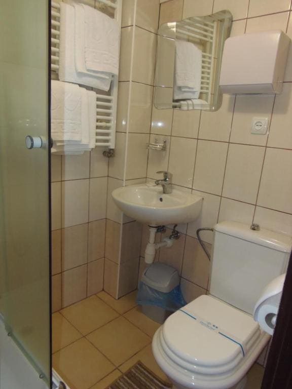 Studio Apartment room - Image 2