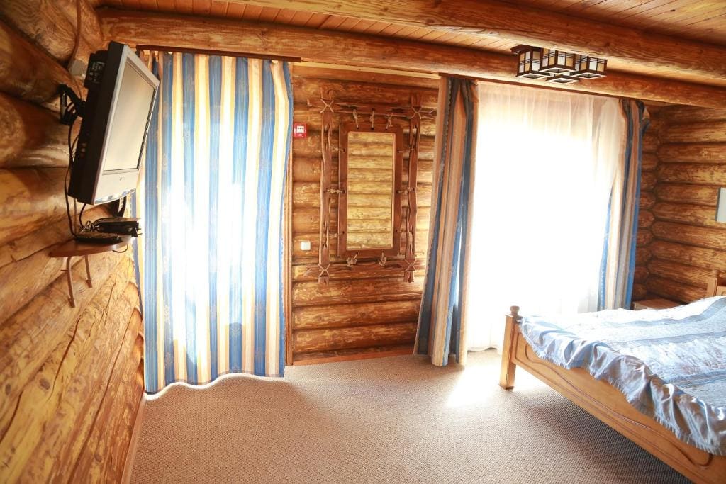 One-Bedroom Cottage room - Image 3