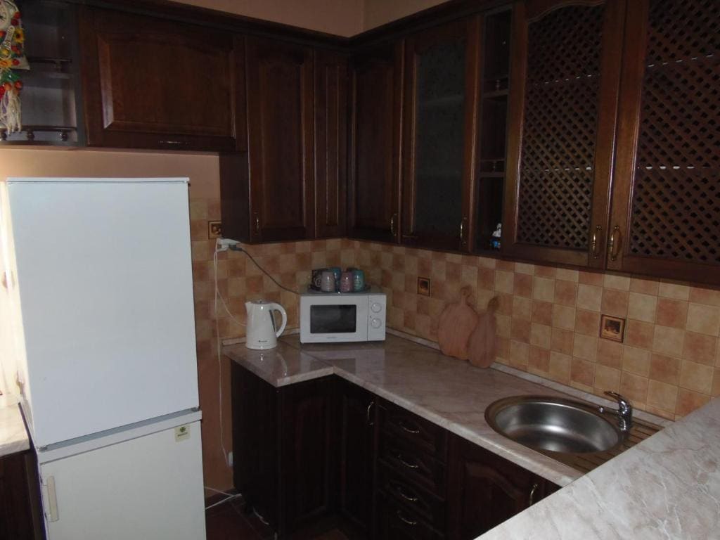 Luxury Three-Bedroom Apartment room - Image 2