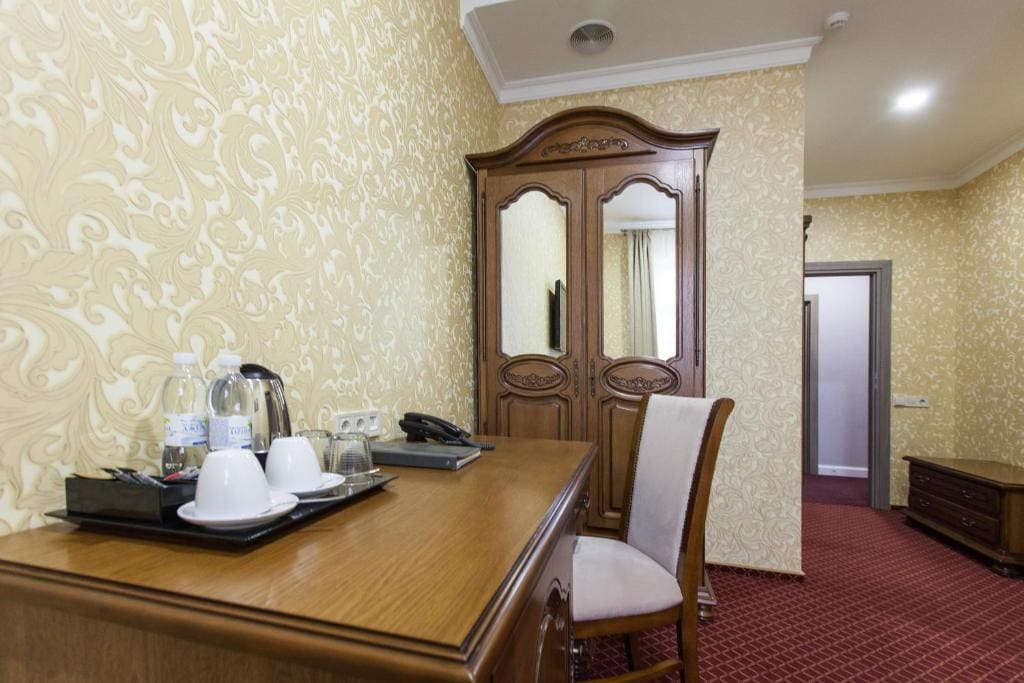 Comfort Twin with Bedroom and Living room room - Image 2