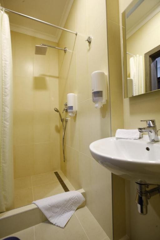 Standard Queen Room room - Image 2
