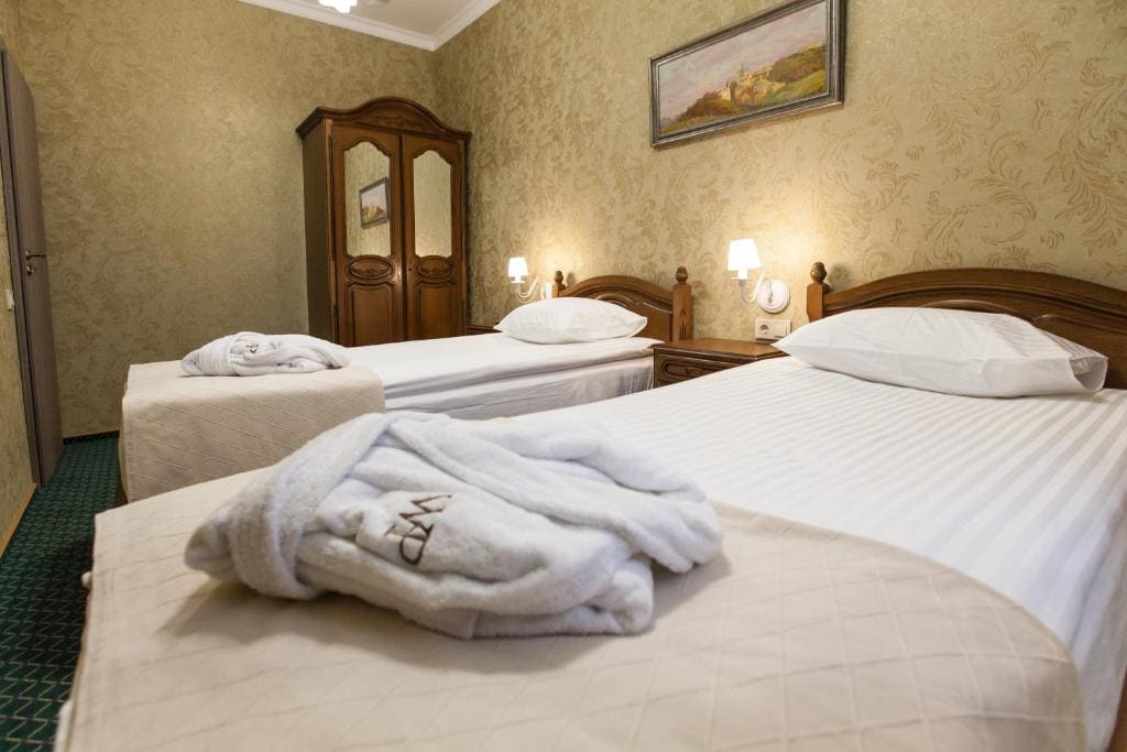 Deluxe Family Room room - Image 1