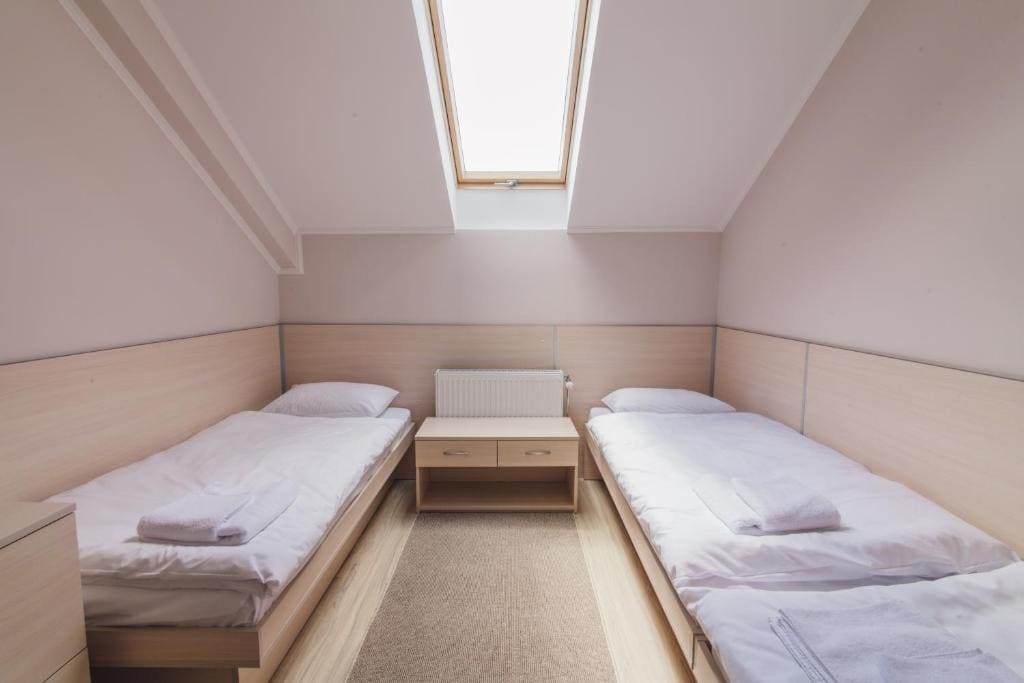 Economy Triple Room room - Image 3
