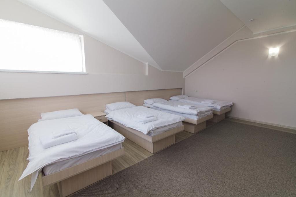 Family Room room - Image 3