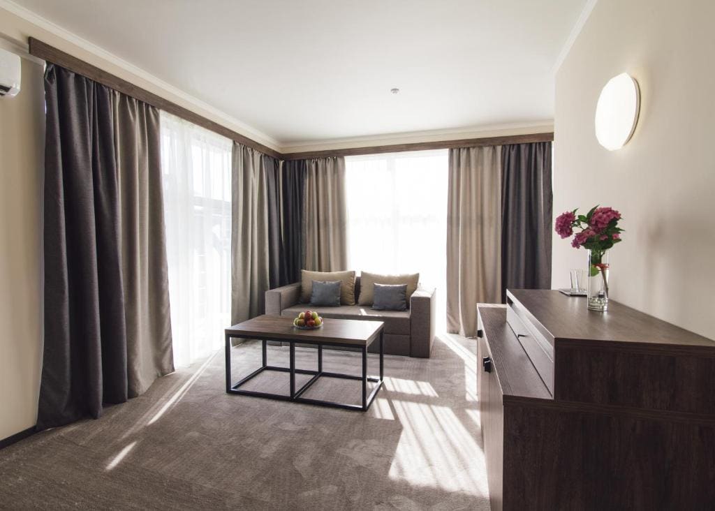 Large Double or Twin Room room - Image 2