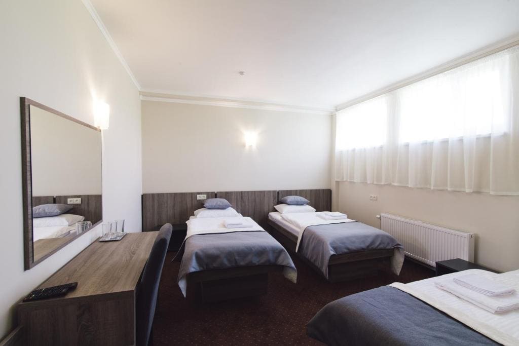 Standard Triple Room room - Image 2