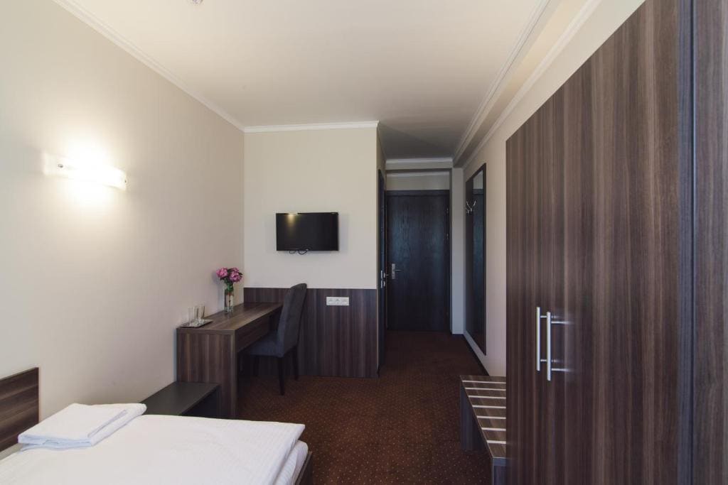 Single Room with Balcony room - Image 1