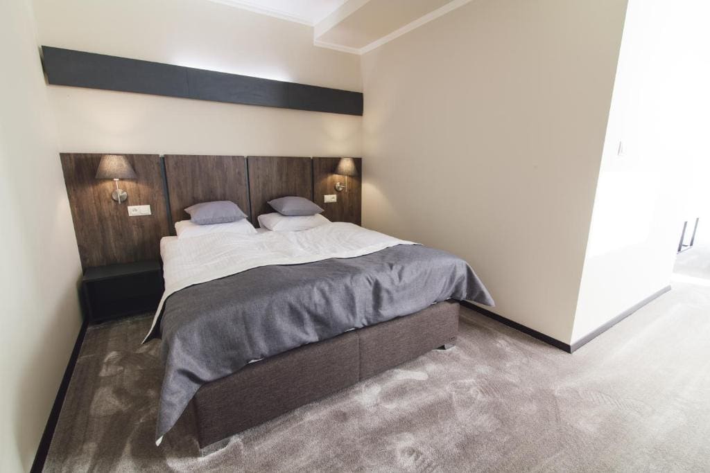 King Suite with Balcony room - Image 2