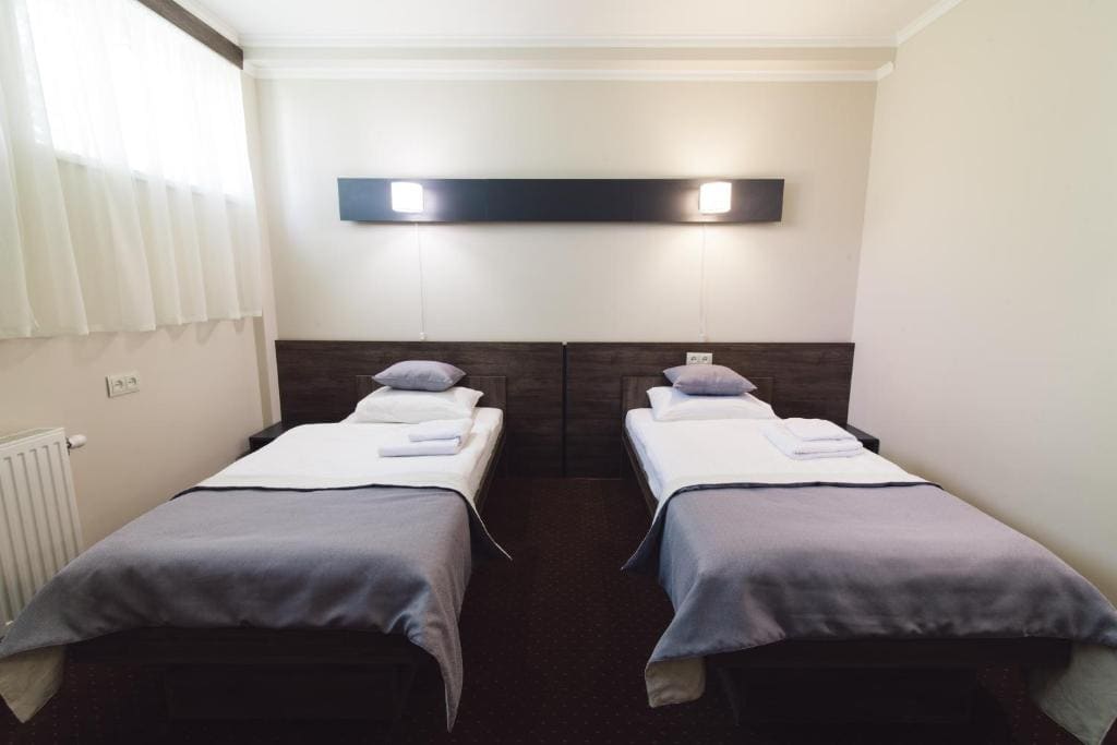 Standard Twin Room room - Image 2