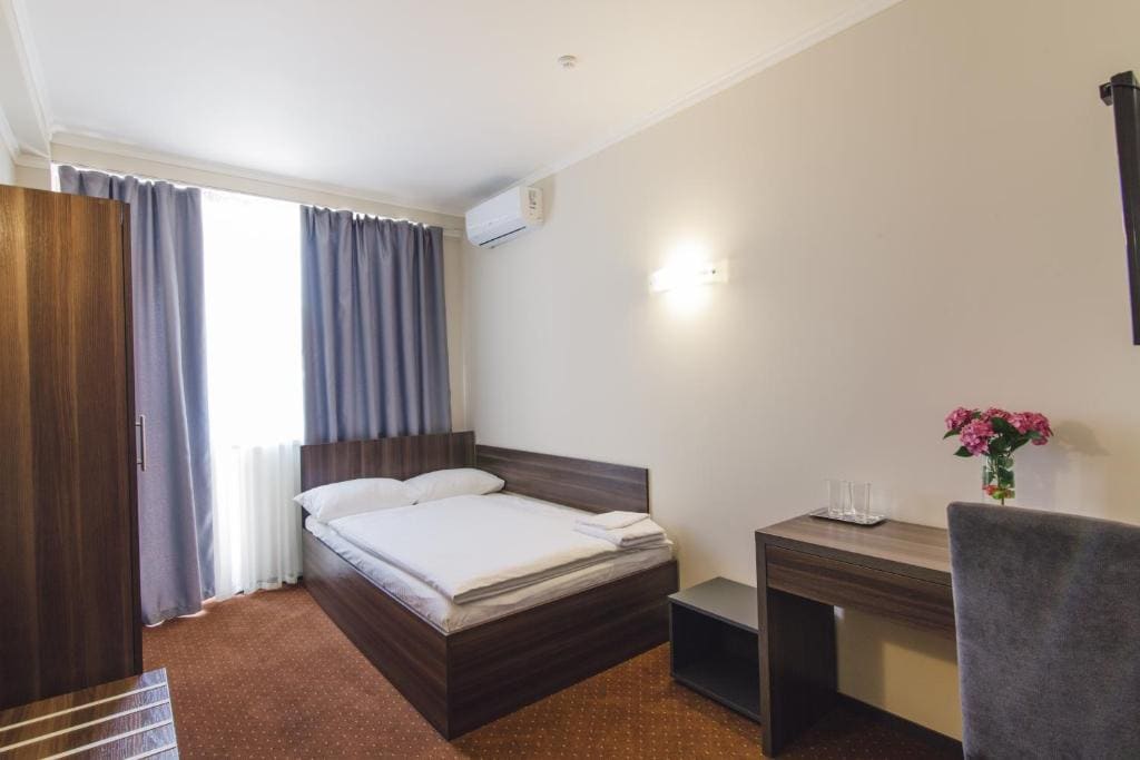 Single Room with Balcony room - Image 2