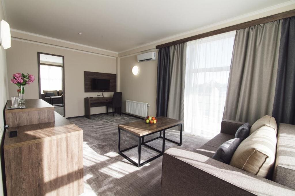 King Suite with Balcony room - Image 3