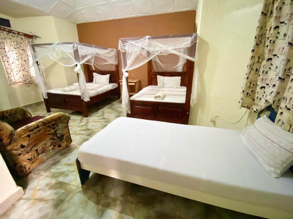 Twin Room with Private Bathroom room - Image 1