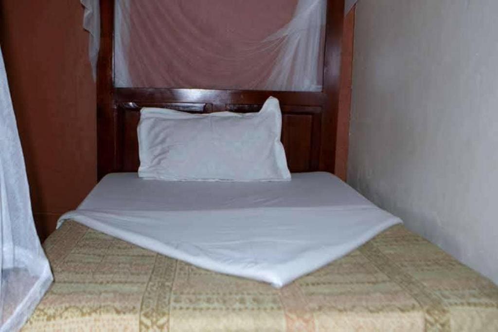 Single Bed in Dormitory Room room - Image 1