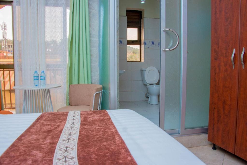 Queen Room with Balcony room - Image 1