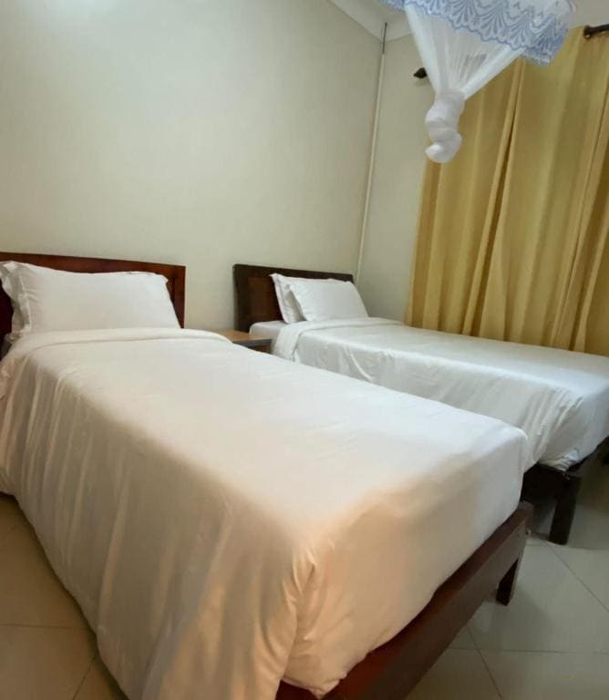 Budget Twin Room room - Image 2