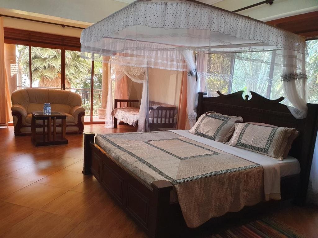 Executive Suite room - Image 1