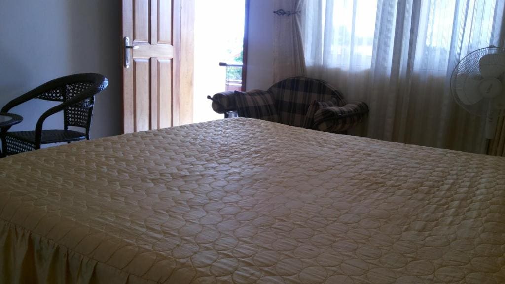 Single Room with Private Bathroom room - Image 3