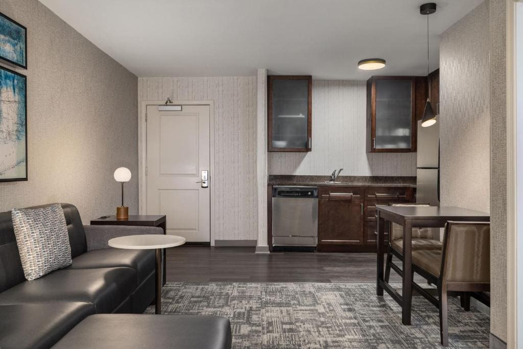One-Bedroom King Suite with Sofa Bed - Hearing Accessible room - Image 3