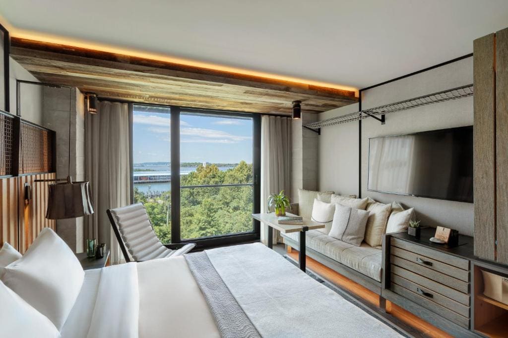 Deluxe King Room room - Image 2