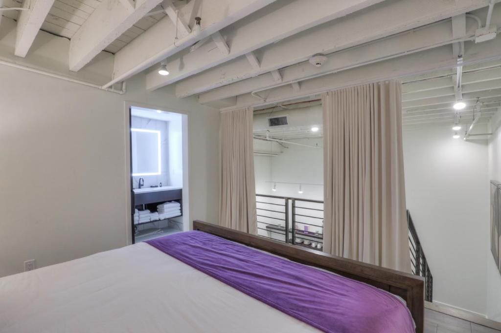 2 Bedroom Loft King Suite room - Image 2