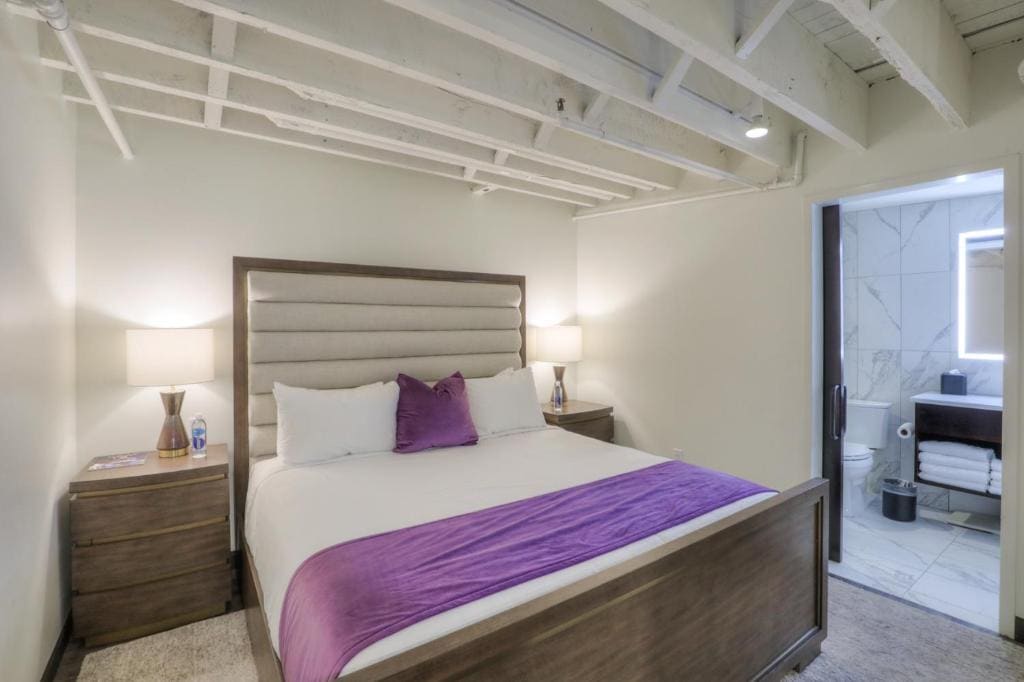 2 Bedroom Loft King Suite room - Image 1