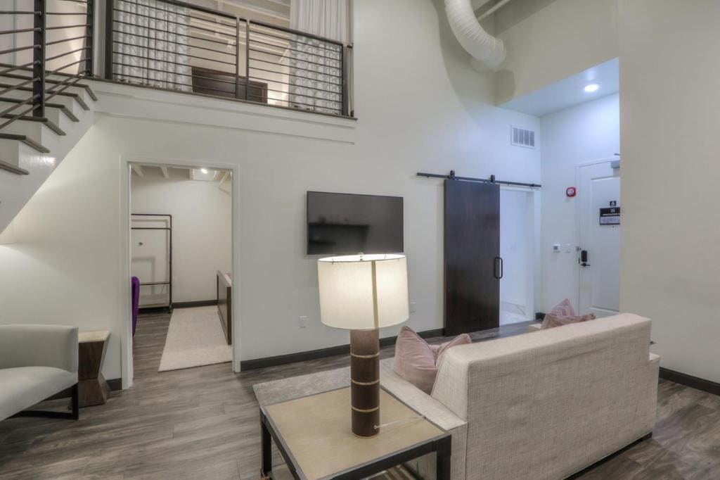 2 Bedroom Loft King Suite room - Image 3
