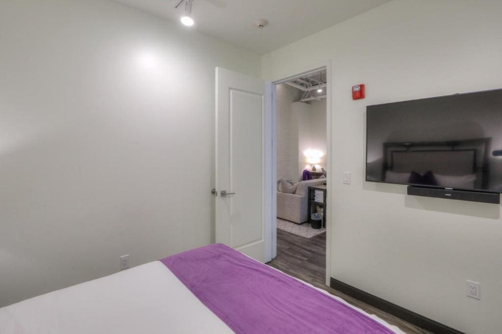 Premium 2 Bedroom Queen Suite room - Image 3