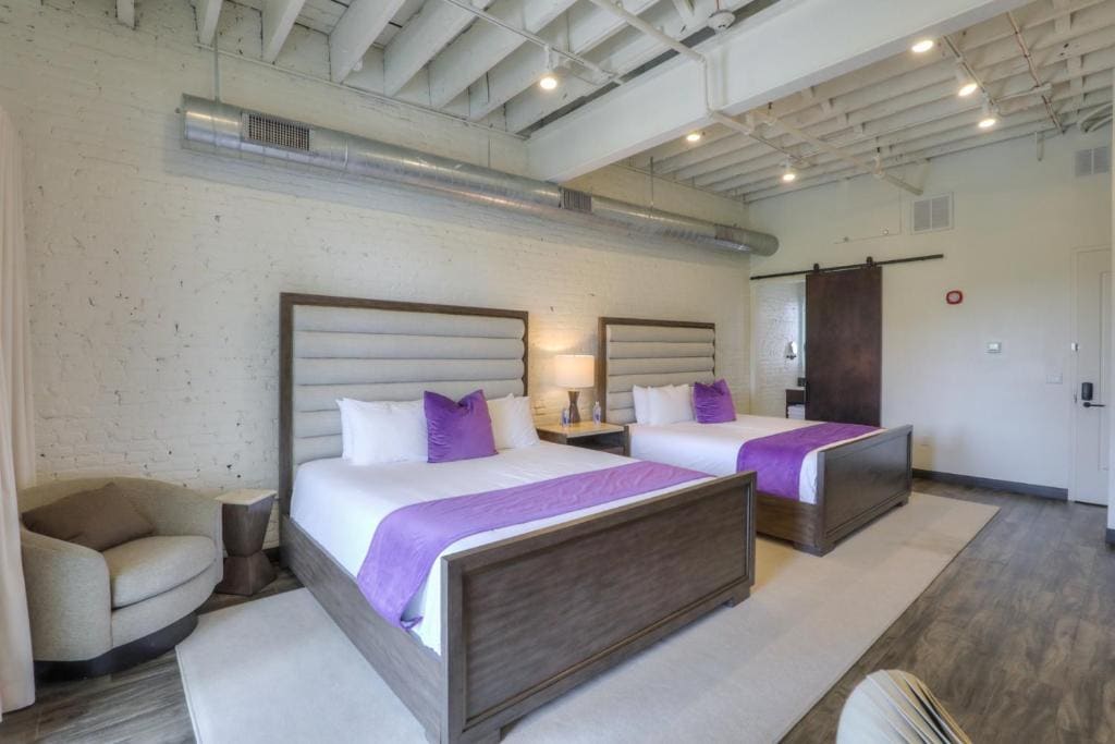 Double King River Front Suite w/ Balcony room - Image 2