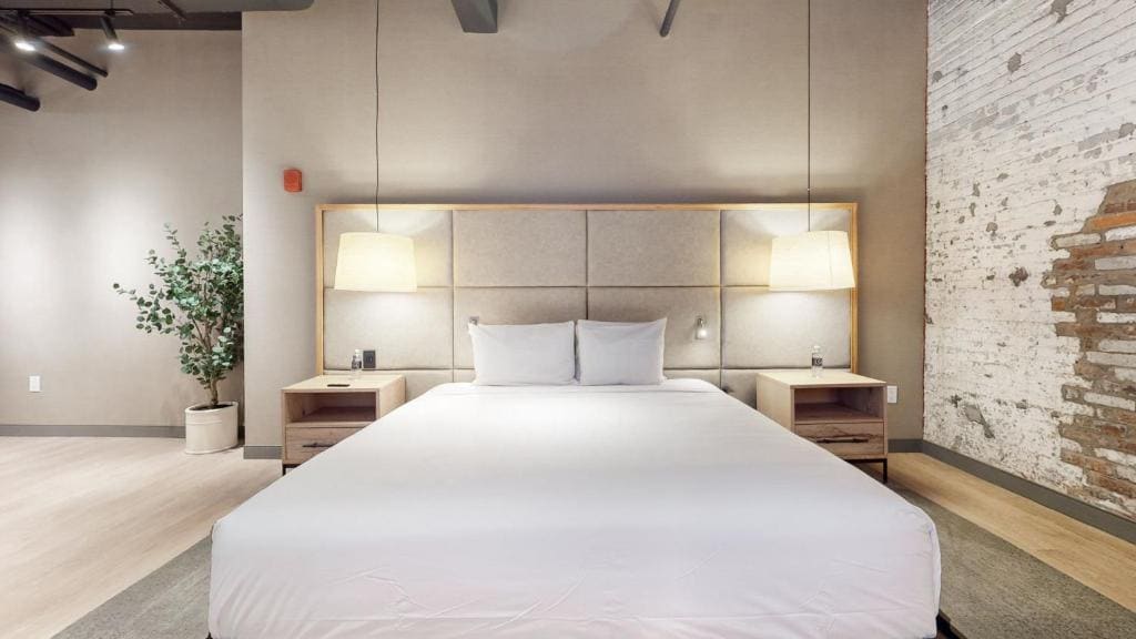 Deluxe Single King room - Image 3
