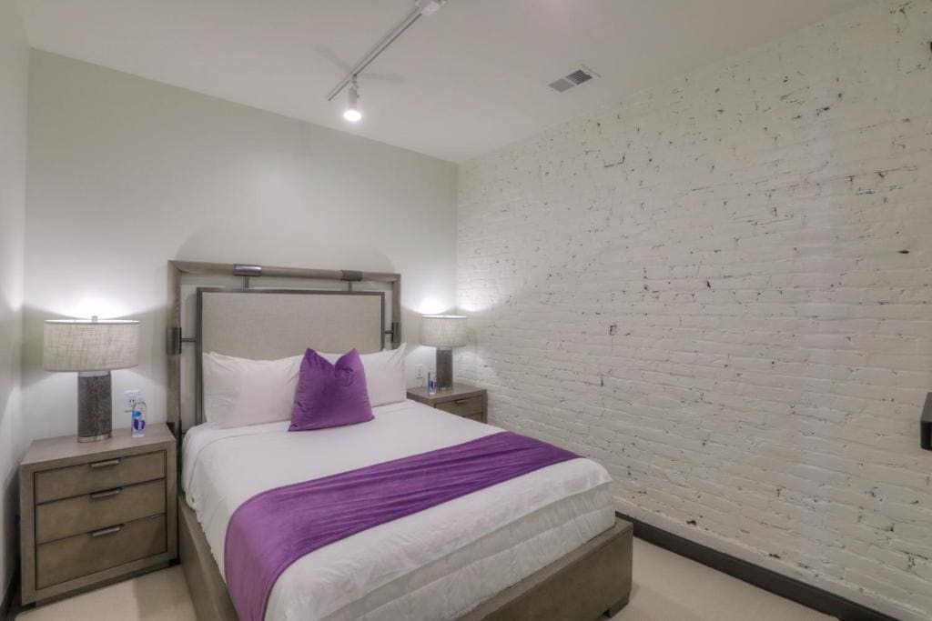 Premium 2 Bedroom Queen Suite room - Image 2
