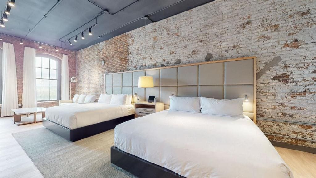 Riverfront Double King w/ Sofa Bed room - Image 1