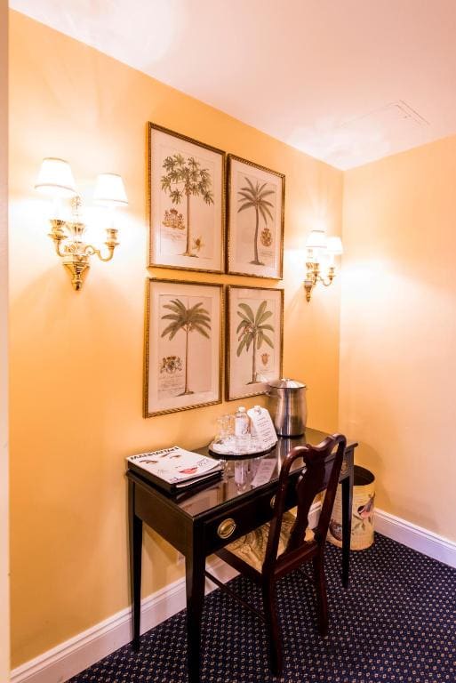 Deluxe King Suite room - Image 2