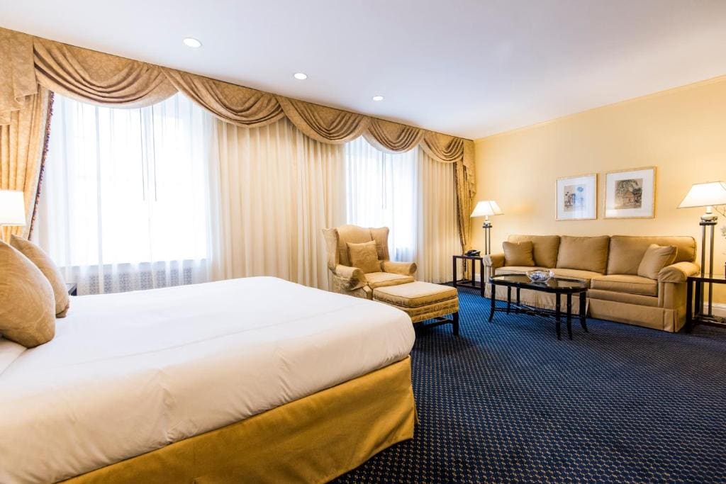 Deluxe King Suite room - Image 3