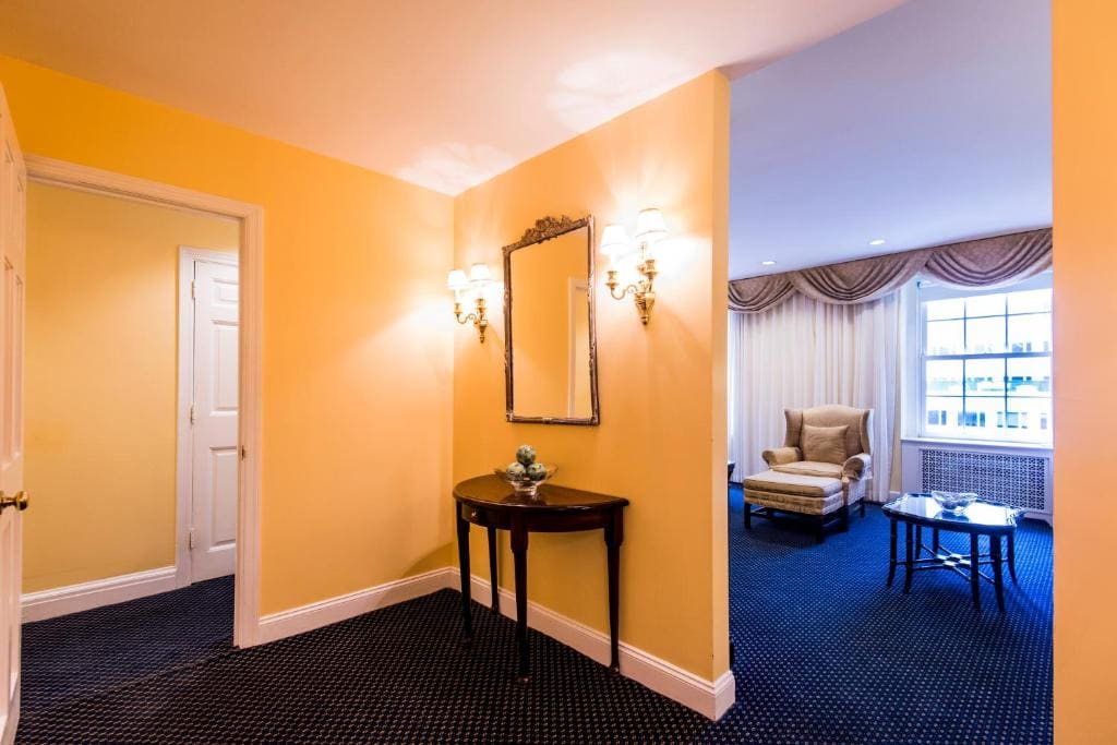 Deluxe King Suite room - Image 1