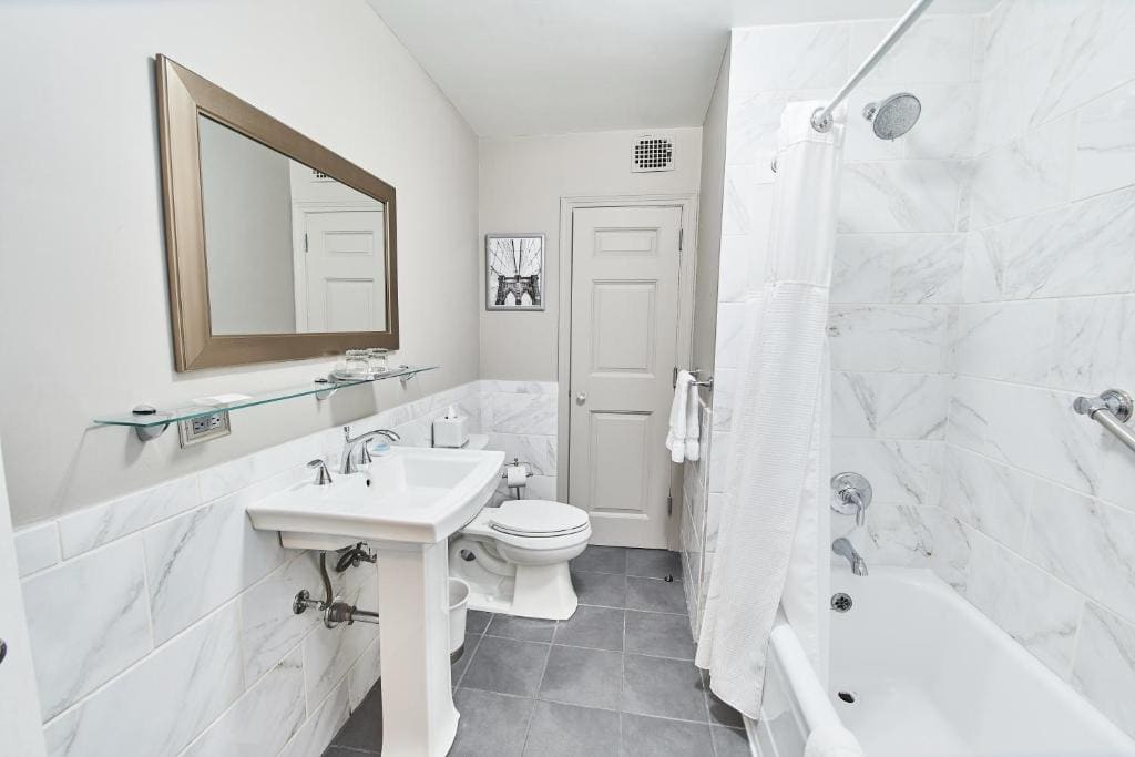 Room room - Image 1