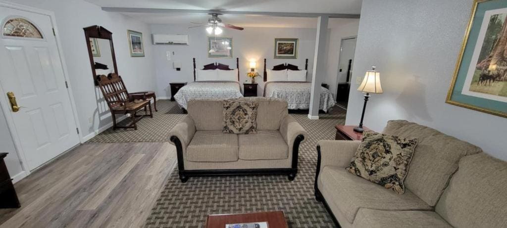Family Room room - Image 2