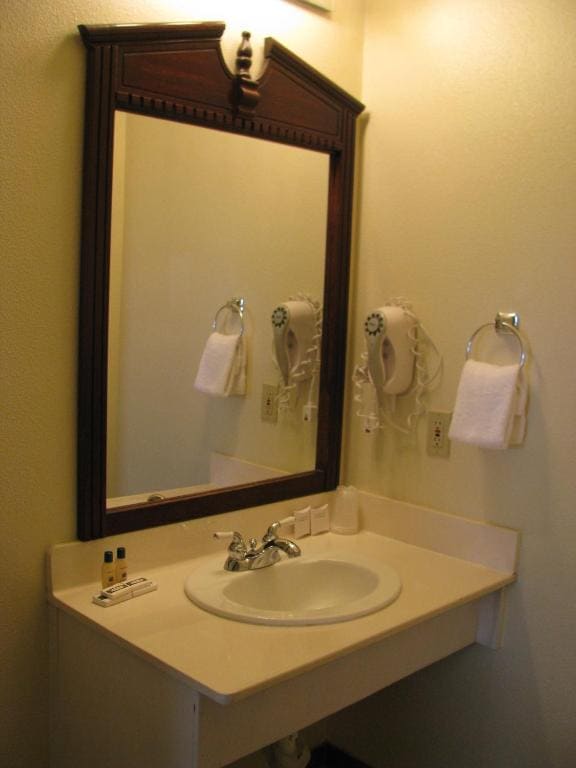 Superior Quadruple Room room - Image 3