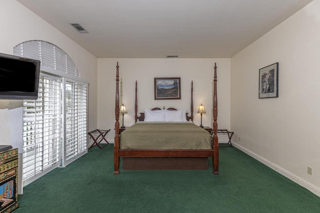 Deluxe King Room room - Image 1