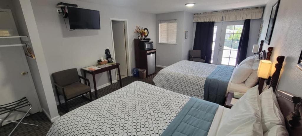 Double Room with Private Bathroom room - Image 2