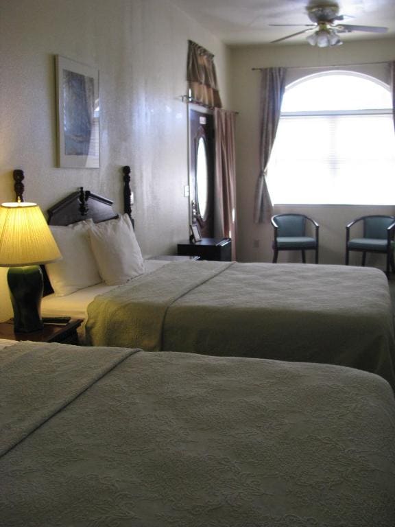Superior Quadruple Room room - Image 1