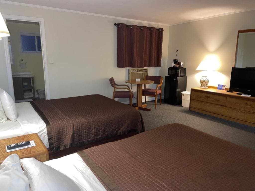 Double Room with Two Double Beds - Non-Smoking room - Image 1