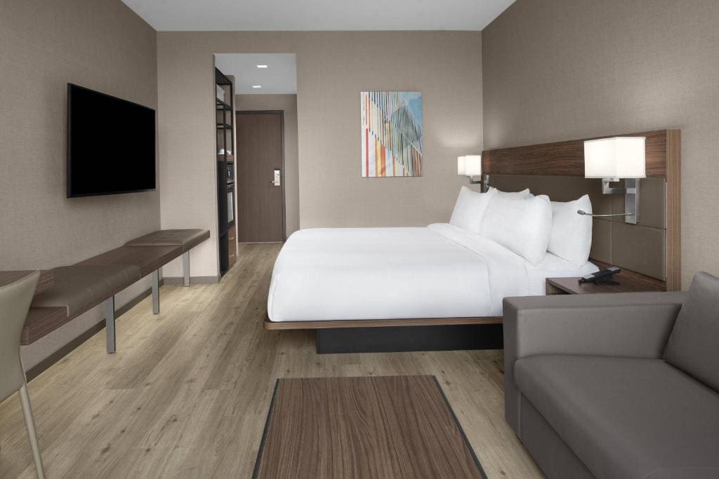 King Guest Room room - Image 2