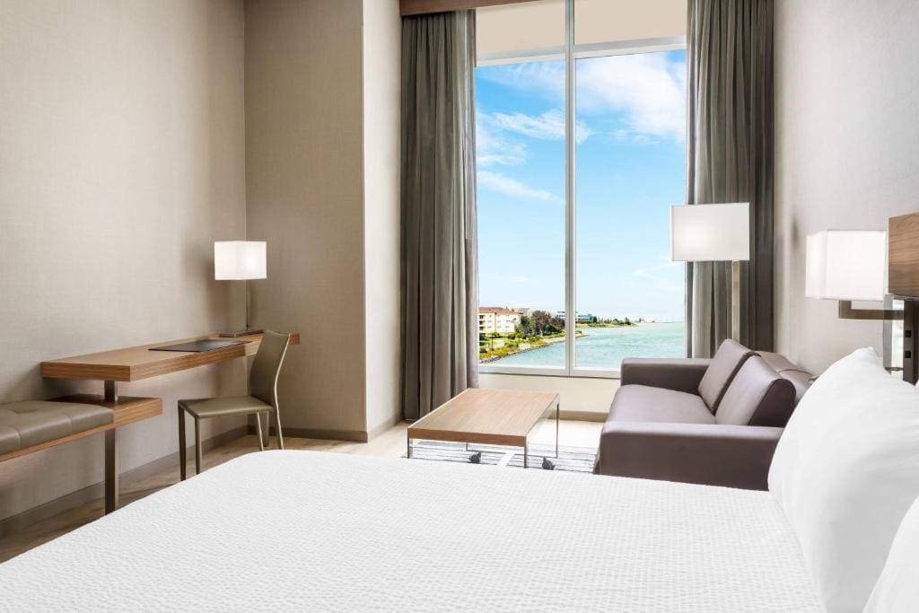 King Room with Bay View room - Image 3
