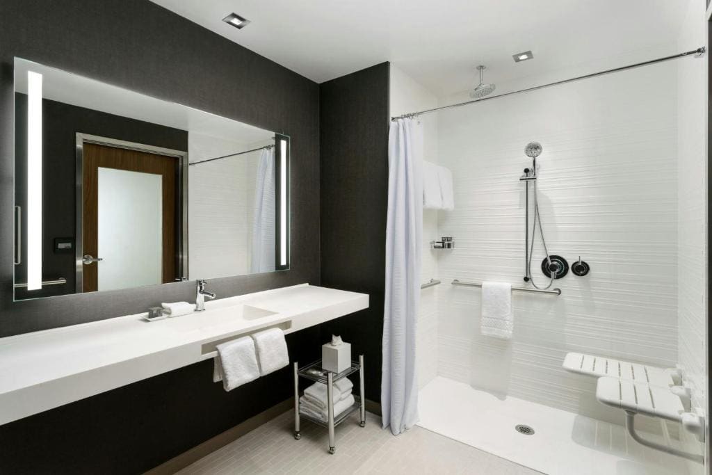 Queen Room with Two Queen Beds and Roll-In Shower - Mobility Access/Hearing Accessible room - Image 1
